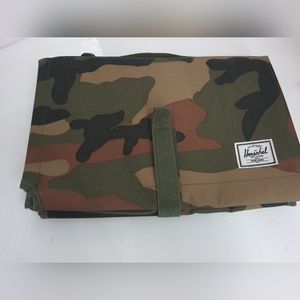 HERSCHEL Camo Changing Mat